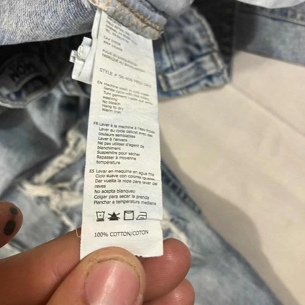 Refuge Denim High Rise Mom Jeans Size 7 Light Wash Ripped Distressed 56-406 MED